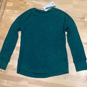 Threads 4 Thought Cannon Tulip hem top.  Size M.  NWT.  Heather Evergreen.